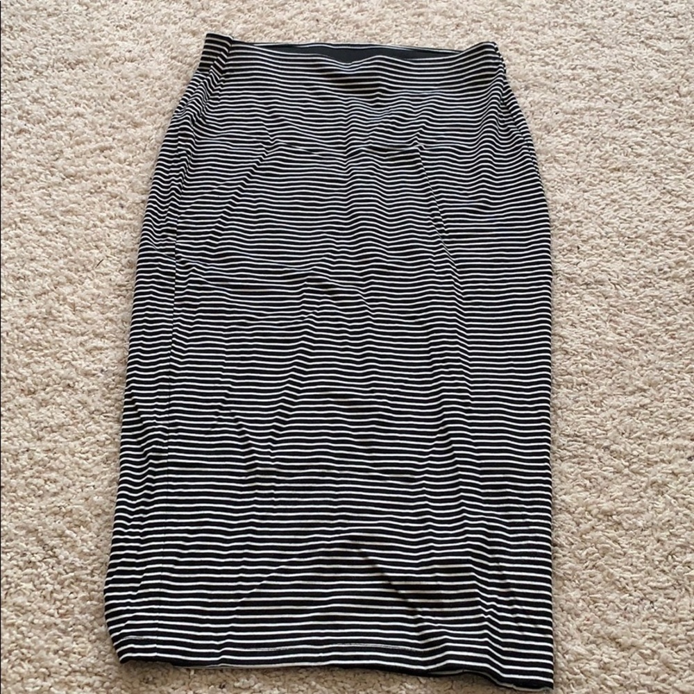 Old Navy knee length pencil skirt